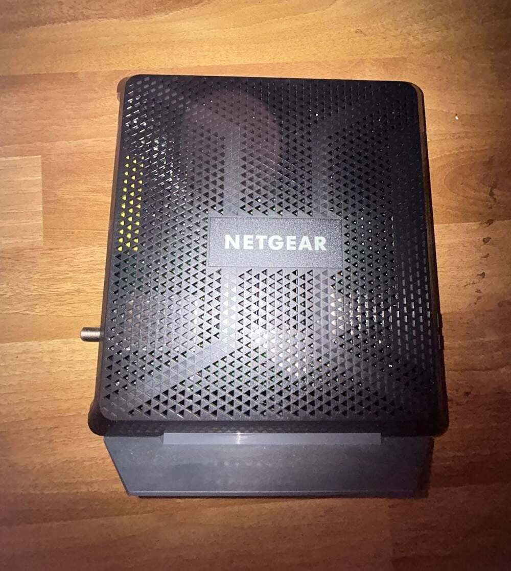 Netgear Nighthawk AC1900 WiFi Cable Modem Router (Model C7000) - Picture 7 of 7
